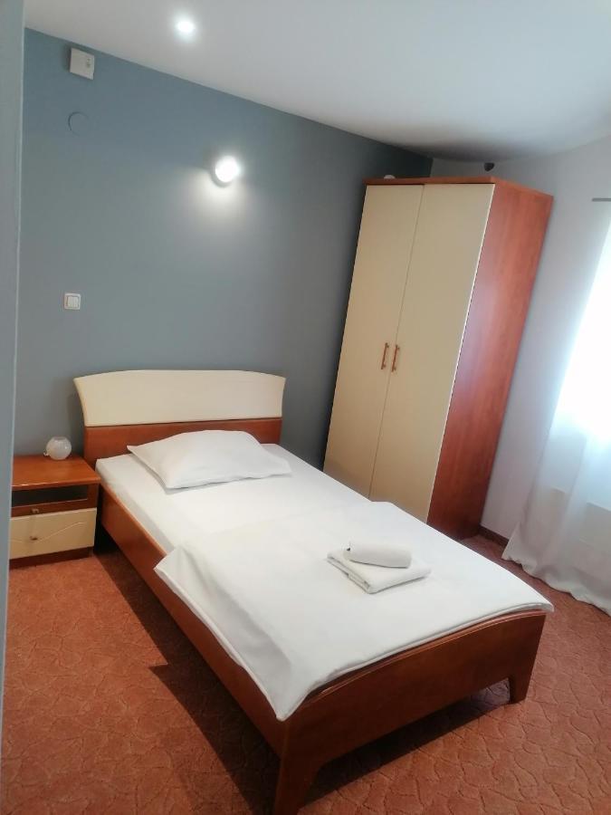 Hotel Garny Pleso Velika Gorica Exterior photo