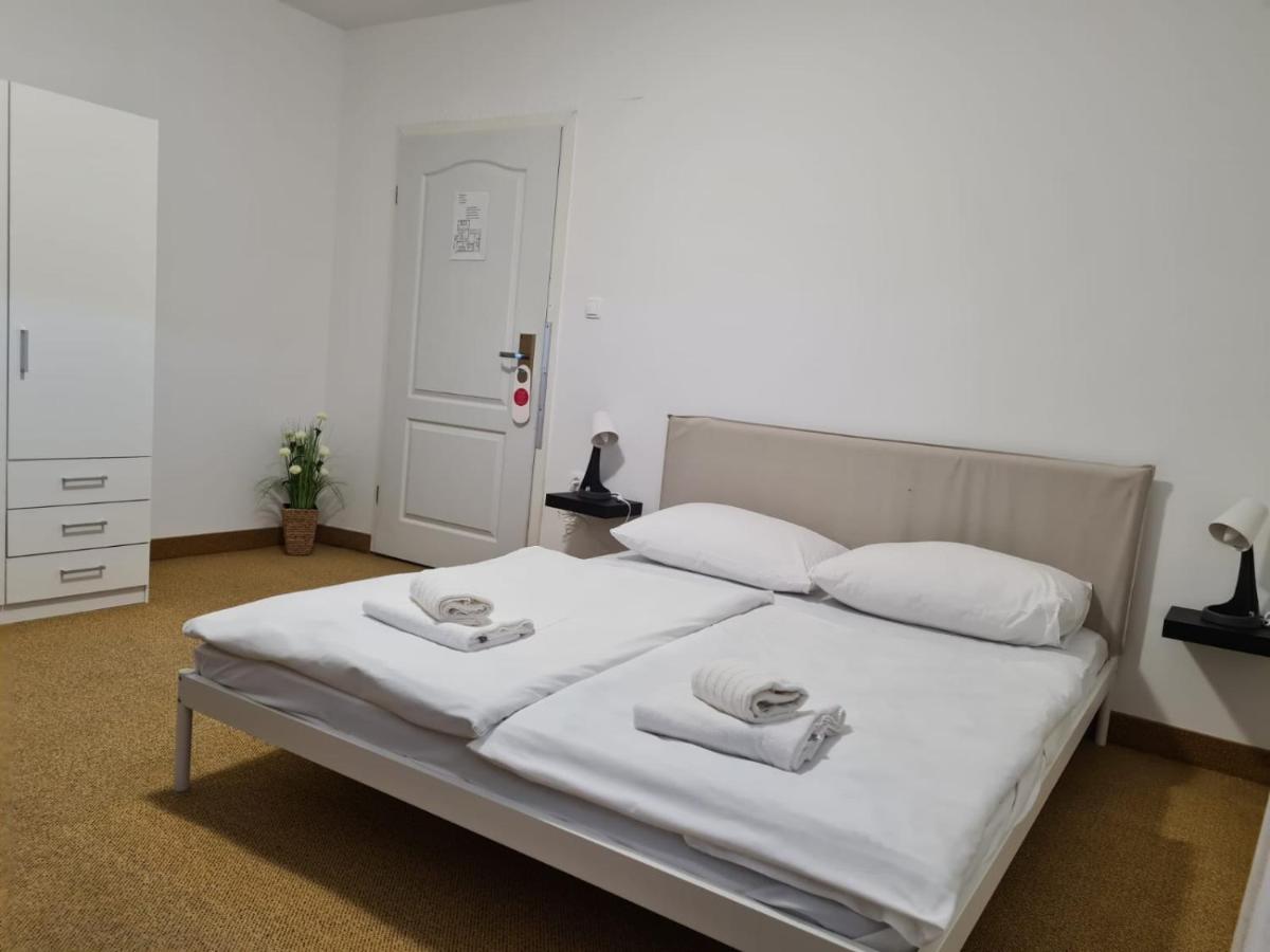 Hotel Garny Pleso Velika Gorica Exterior photo