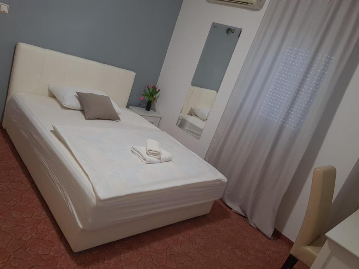 Hotel Garny Pleso Velika Gorica Exterior photo