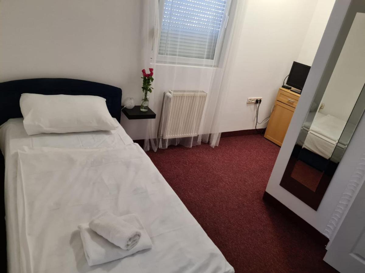 Hotel Garny Pleso Velika Gorica Exterior photo