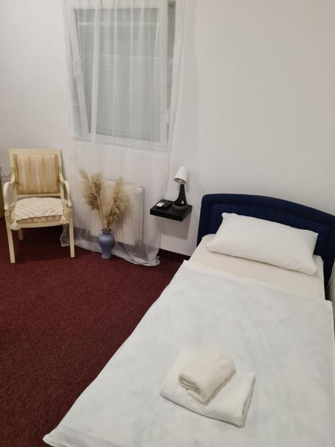 Hotel Garny Pleso Velika Gorica Exterior photo