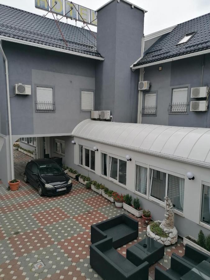 Hotel Garny Pleso Velika Gorica Exterior photo