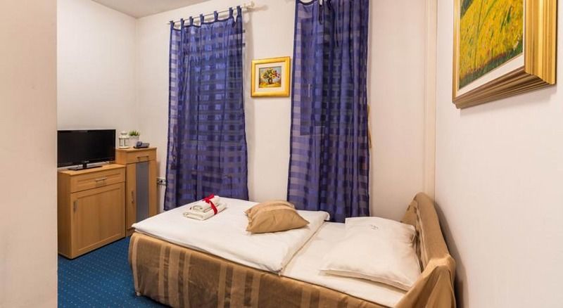 Hotel Garny Pleso Velika Gorica Exterior photo